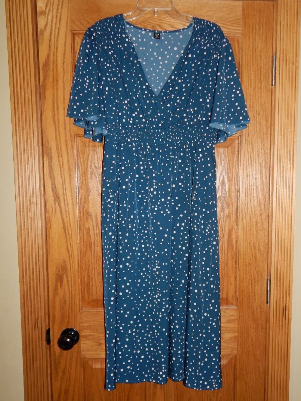 SHEIN Curve Women's Size 1XL Blue White Polka Dot V-Neck Flutter Sleeve Dress